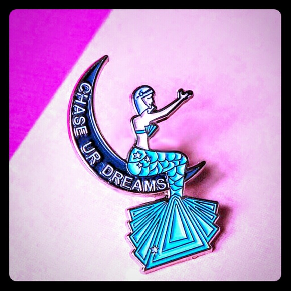 The Dreamer Mermaid Enamel Pin - Picture 4 of 6